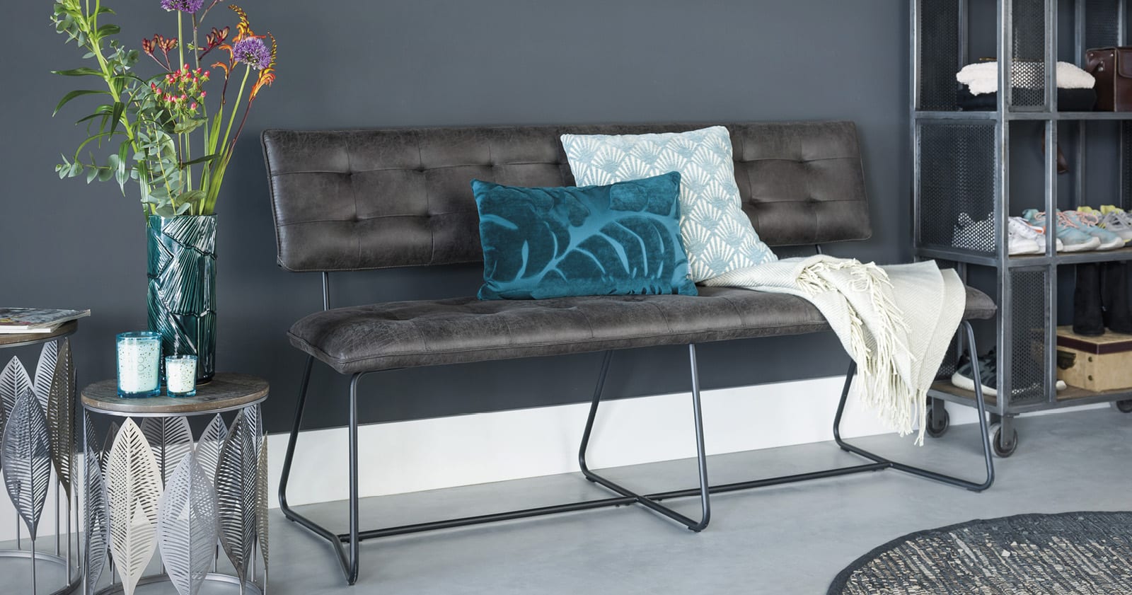 Noortje Sturzt Sich In Eine Verlorene Ecke