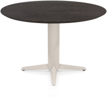 Eetkamertafel rond 120 cm. - eiken blad - centrale teenpoot crème