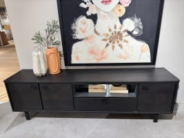 Livada Lowboard 210 cm