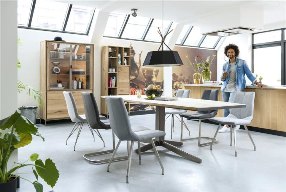 Table ronde, rectangulaire, ovale : laquelle privilégier dans votre salle à manger ?