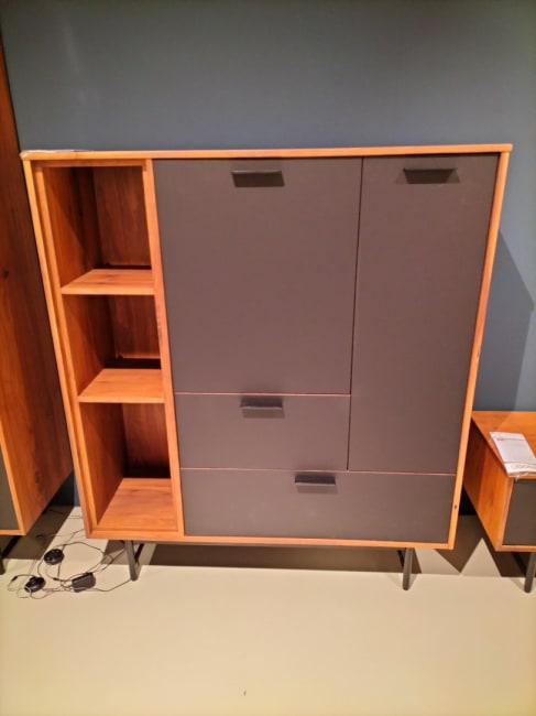 Highboard.