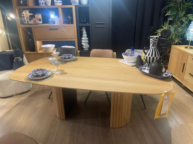 Table OVALE - PIEDS BOIS