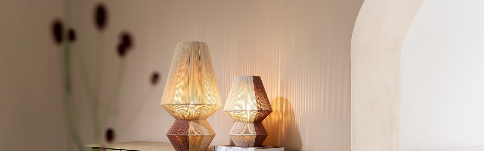 Die perfekte Symbiose: Wohnzimmerlampen in Weiß-Schwarz für ein stilvolles Ambiente