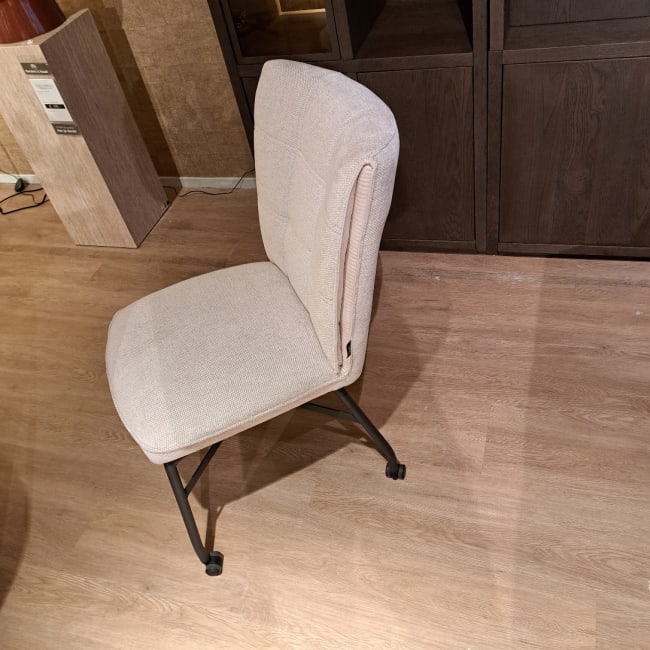 Eden eetkamerstoel op parketwielen in Stof livigno creme