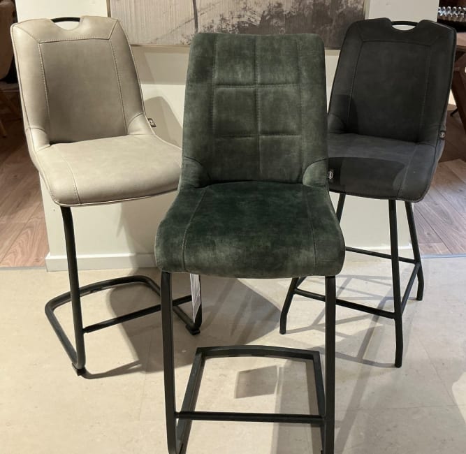 LOT DE 3 CHAISES DE BAR