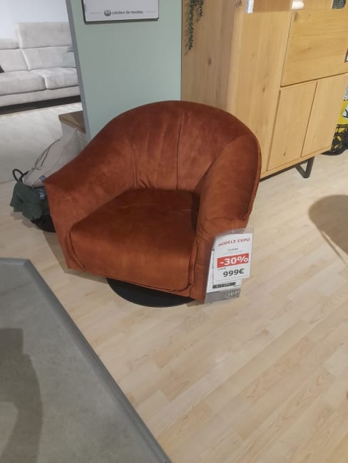 FAUTEUIL AVEC PIEDS PIVOTANT