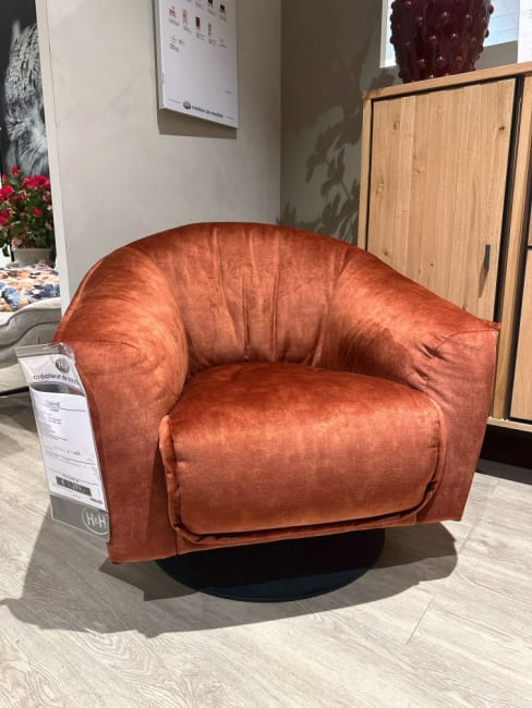 Fauteuil avec pied rond pivotant