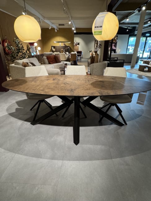 Eetkamertafel