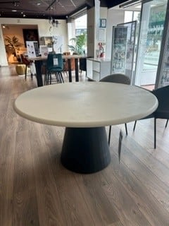 TABLE RONDE
