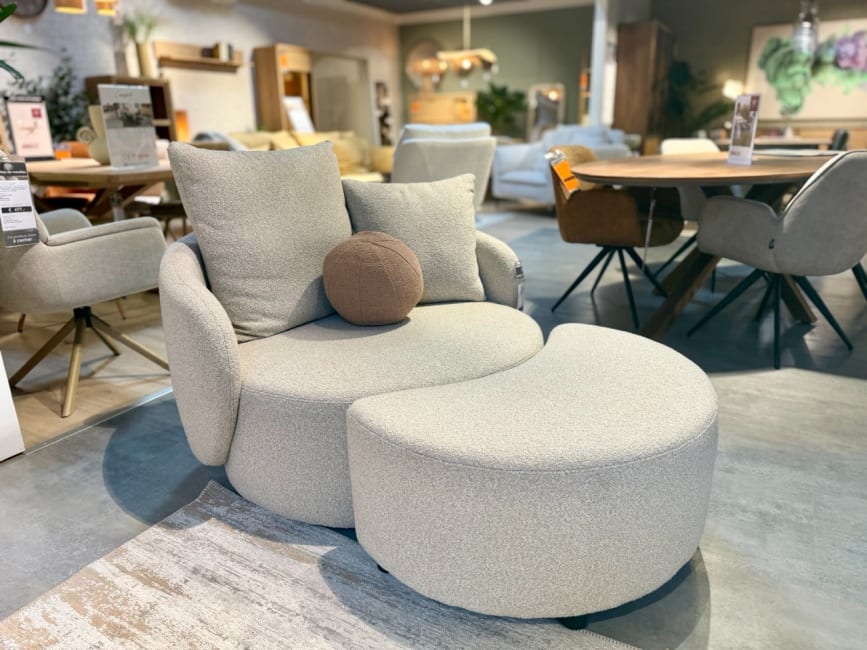 Fauteuil pivotant + pouf