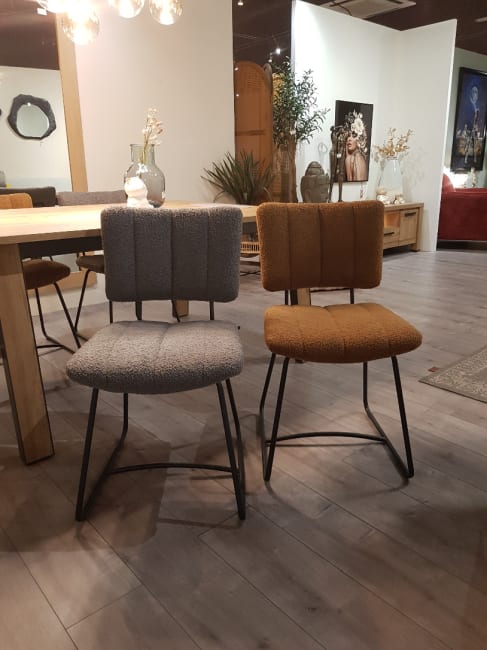 LOT DE 4 CHAISES PIEDS METAL NOIR