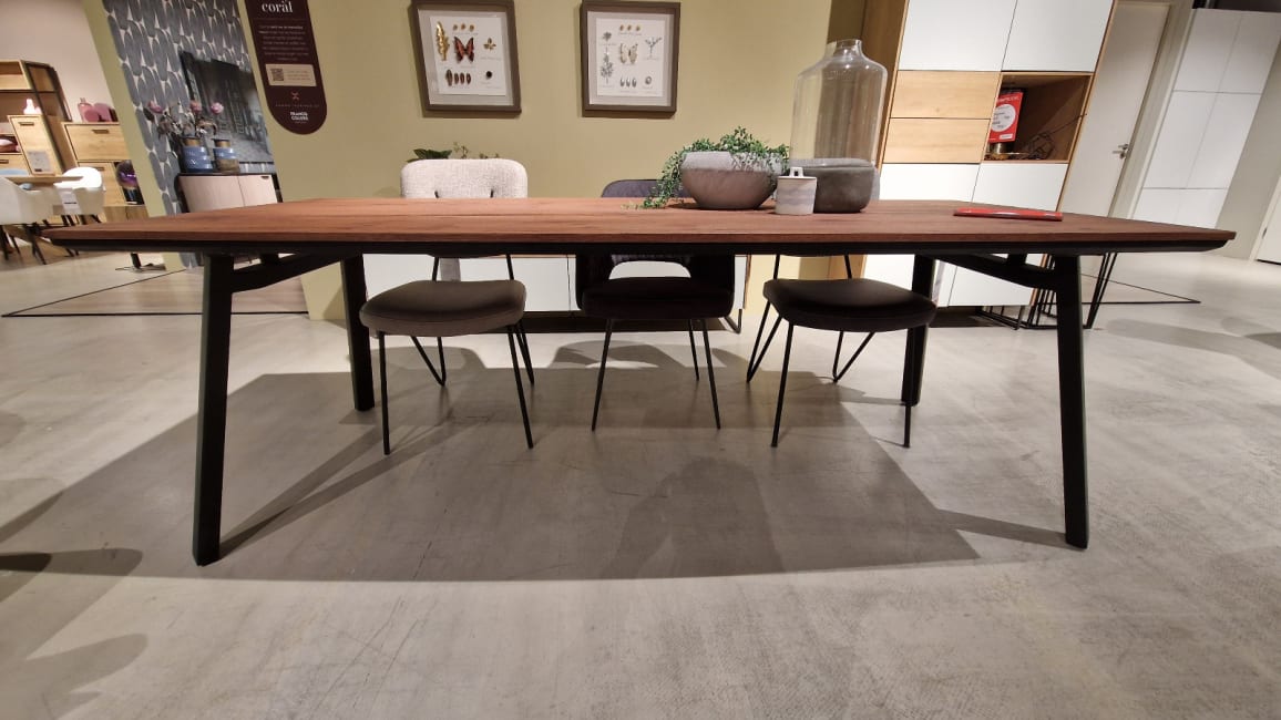 Eetkamertafel