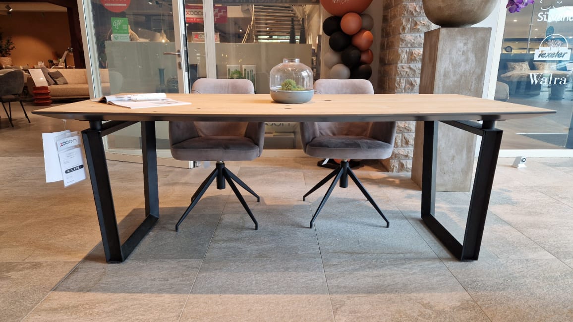 Darwin eetkamertafel