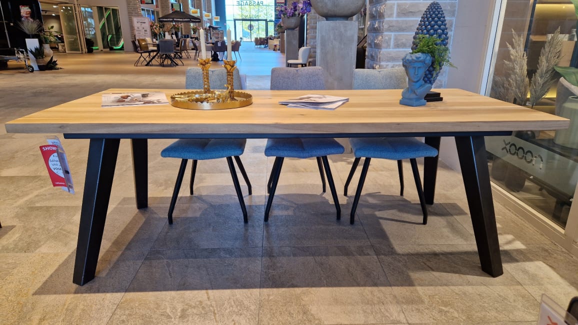 Kinna eetkamertafel