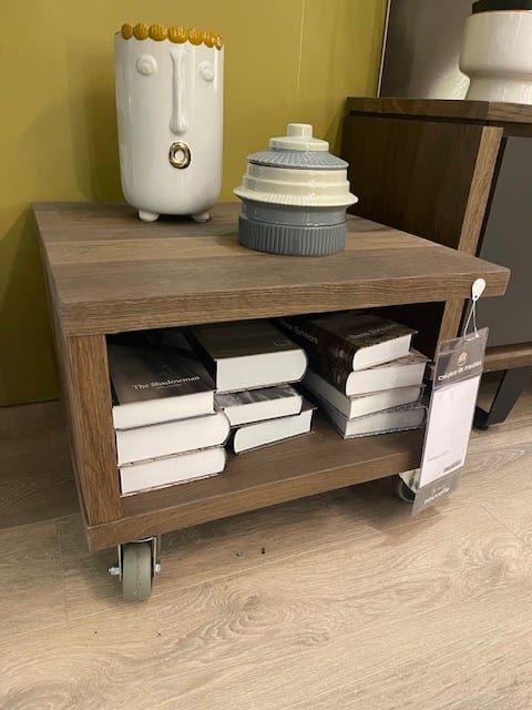 Table d'appoint sur roulettes -  55 x 55 cm + 1-niche