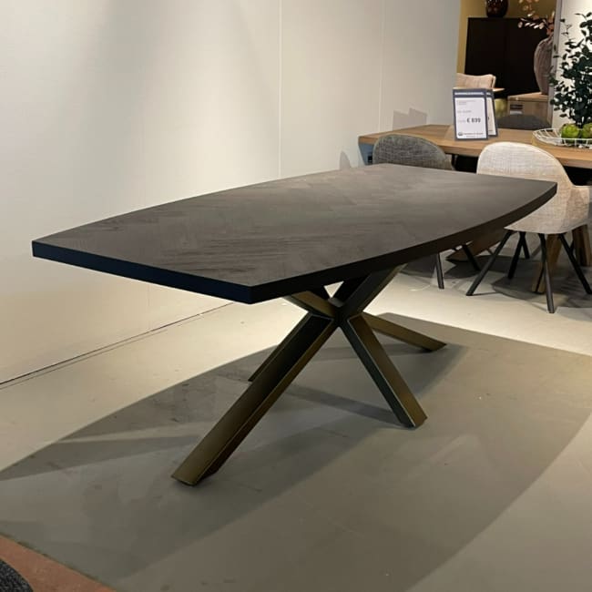 Eetkamertafel Metaluxe