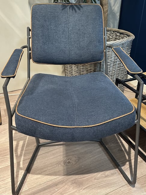 Fauteuil avec cadre et accoudoirs métal anthracite