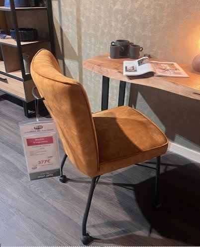 Chaise de bureau à roulettes