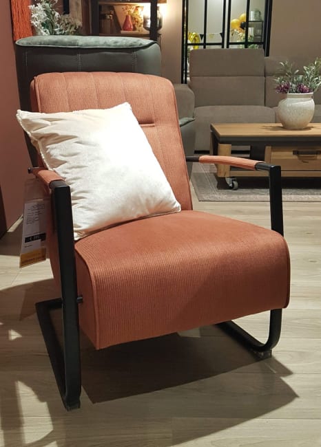 Fauteuil accoudoir en métal noir