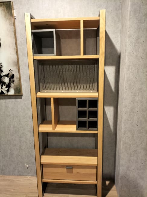 Boekenkast met wijnvakken