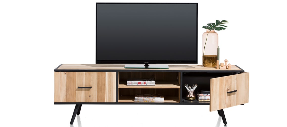 Scandinavische, minimalistisch, industrieel en zelfs mix & match: bij XOOON vind je een TV-kast die bij jouw interieur- en levensstijl past.
