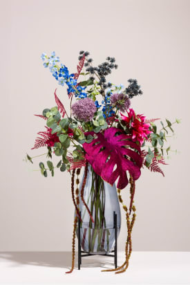 bouquet de fleurs into the galaxy sans vase