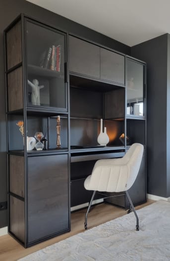 Armlehnstuhl LIV en modularer Schrank MODULO