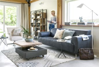 Ein modernes Interieur, das vor originellen Formen nur so strotzt