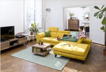 Eetkamertafel “GARDA” past helemaal in de industriële trend van nu! Het U-onderstel biedt bij dit model ruimte voor twee extra plaatsen aan de kop. Handig als er spontaan mensen aanschuiven!