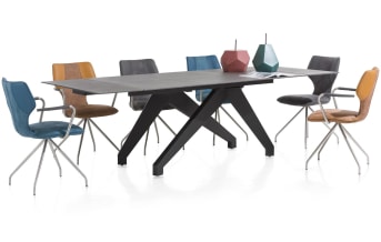 Vintage et élégante, cette <a href="/xn/chaises/chaises-de-bar/">chaise de bar</a> de la collection Scout aura toute sa place dans un intérieur branché. Dotée de pieds en inox et d'une assise en calabria et tatra, elle est disponible en différentes couleurs. Grâce à son dossier, elle offre un certain confort qui vous permet de vous installer tranquillement dans votre cuisine ouverte débouchant sur votre salon. Téléchargez notre <a href="https://depliant.xooon.com/">catalogue</a> !