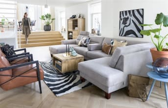 Der Sessel Northon von Henders & Hazel ergänzt den skandinavischen Stil mit einem klaren und einfachen Design. Northon kann mit Stoff und Leder bezogen werden. Der Holzrahmen ist in drei Farben erhältlich. Welcher Stil für Ihren Lieblings-Northon?