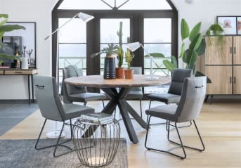 Wandtafel “KINNA” kan zowel als sidetable of als bureau gebruikt worden, wat hem extra praktisch maakt! De tafel bevat twee lades.