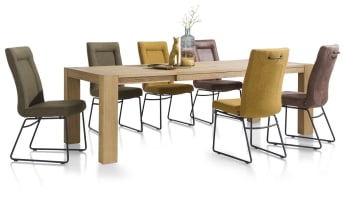 Uiteraard mag de <a href="/hh/tafels/uitschuiftafels/">uitschuifbare eetkamertafel</a> niet ontbreken in de Santorini collectie van Henders & Hazel. Er zijn maar liefst drie afmetingen verkrijgbaar. 160 x (+45) 140 cm 160 x (+60) 100 cm 190 x (+60) 100 cm Het eikenhout met zijn vlammende tekening is handmatig bewerkt zodat het een mooie used look heeft. De eetkamertafel is verkrijgbaar in vier verschillende kleuren en heeft een naturelle olie finish.