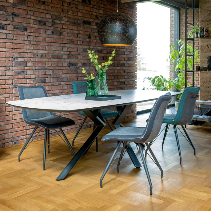Moderne materialen en meubelen