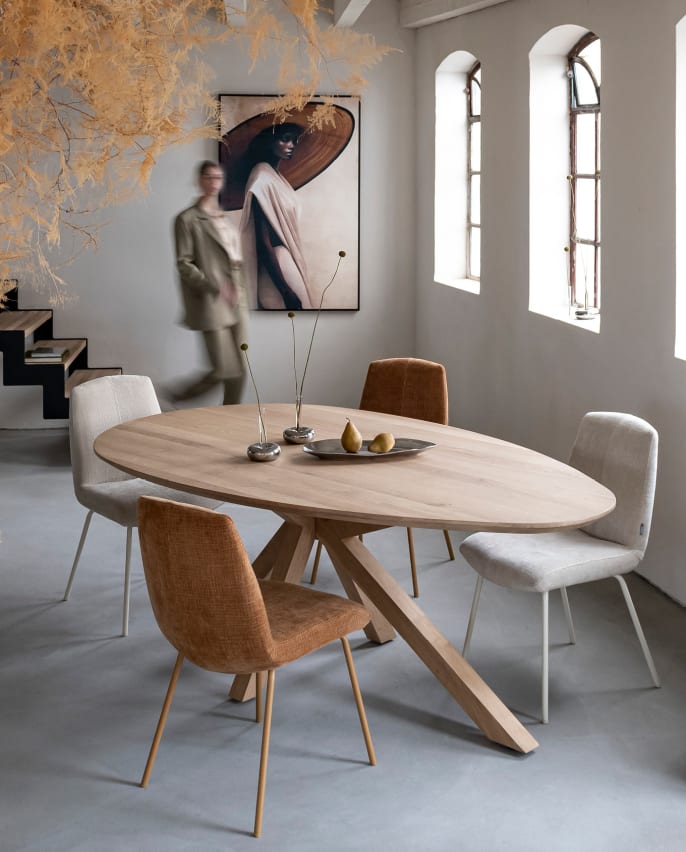 Table Cosenza : table en chêne massif avec pied central