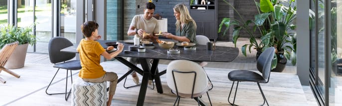 Le coin douillet de la maison : une table accueillante