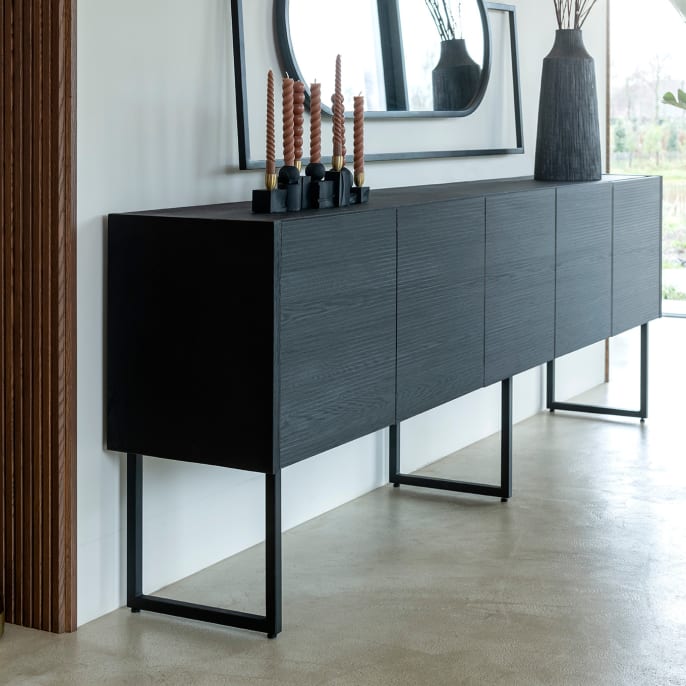 Dressoir Carving 