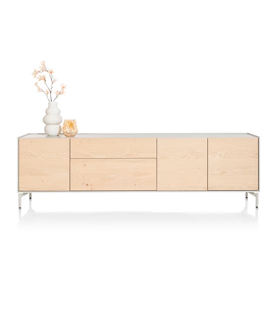 De minimalistische NIORA dressoire van 240 cm