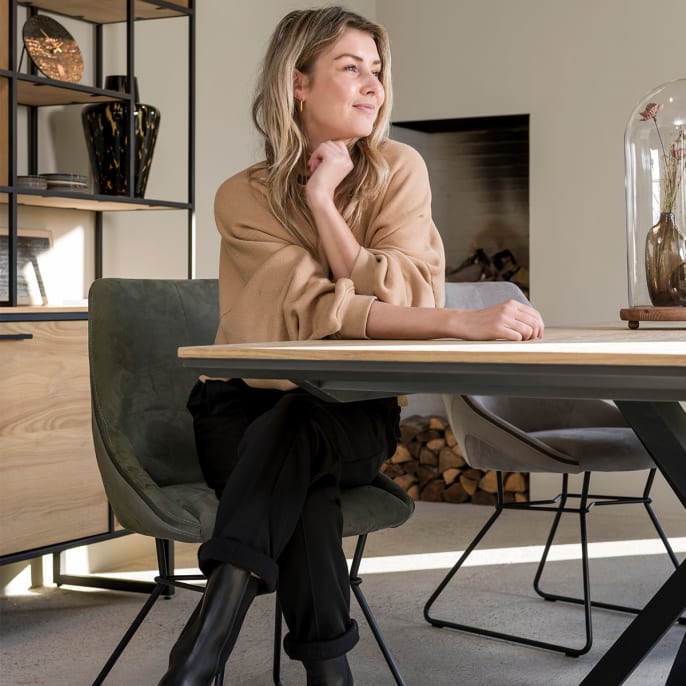 Accordez une importance à la hauteur de votre chaise, pour votre confort personnel et ne pas vous faire mal au dos.