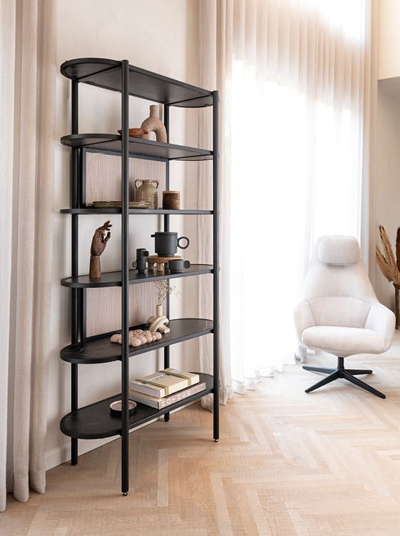 De ARAMON boekenkast is de perfecte roomdivider in kleine ruimtes