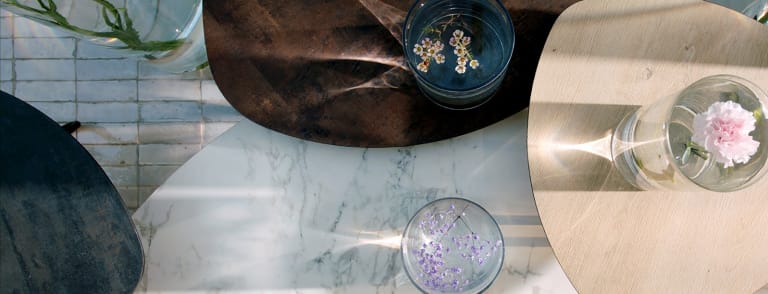 Table au design moderne avec quatre styles