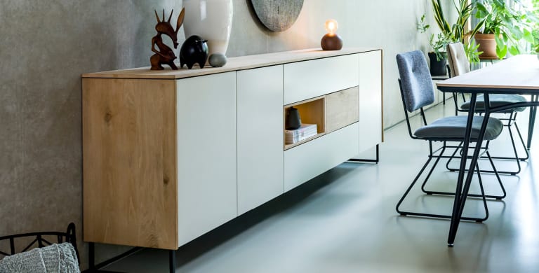 Minimalistische meubels uit de collectie “DARWIN”