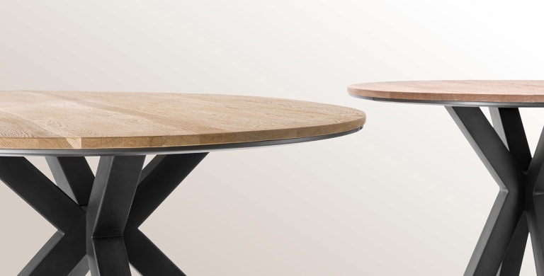 Round tables with curve appeal
