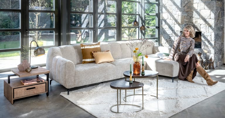 Décoration du salon : faut-il choisir des meubles assortis ou mélanger les styles ?