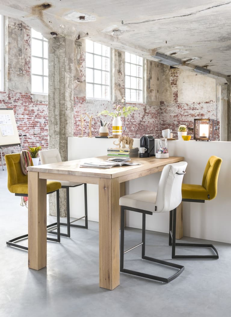 Optimiser son espace cuisine : la table de bar et ses atouts